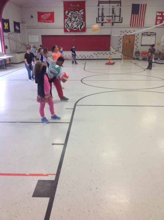 4th Grade Students Practicing Serving